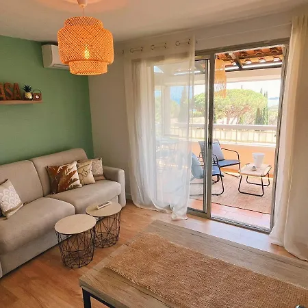 Апартаменты Studio Vue Mer, Sainte-maxime. *