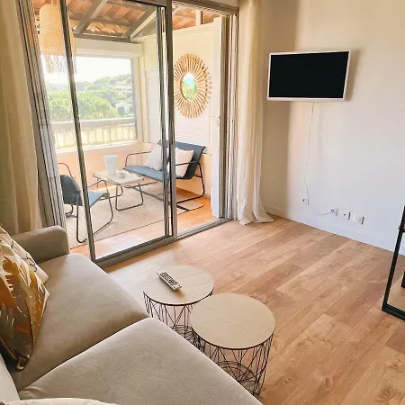 Апартаменты Studio Vue Mer, Sainte-maxime. *